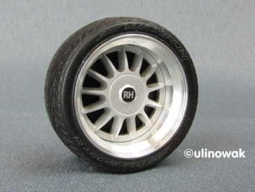 99085-15 15 inch universal wheel and tire set RH spoke design 1:18